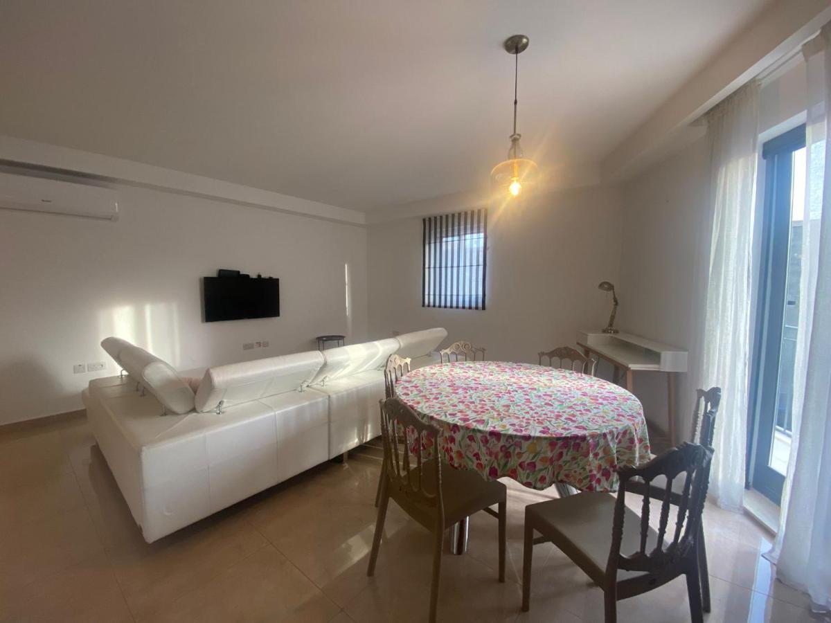 Cozy 2 Bedroom Apartment Near Seafront Gzira Luaran gambar