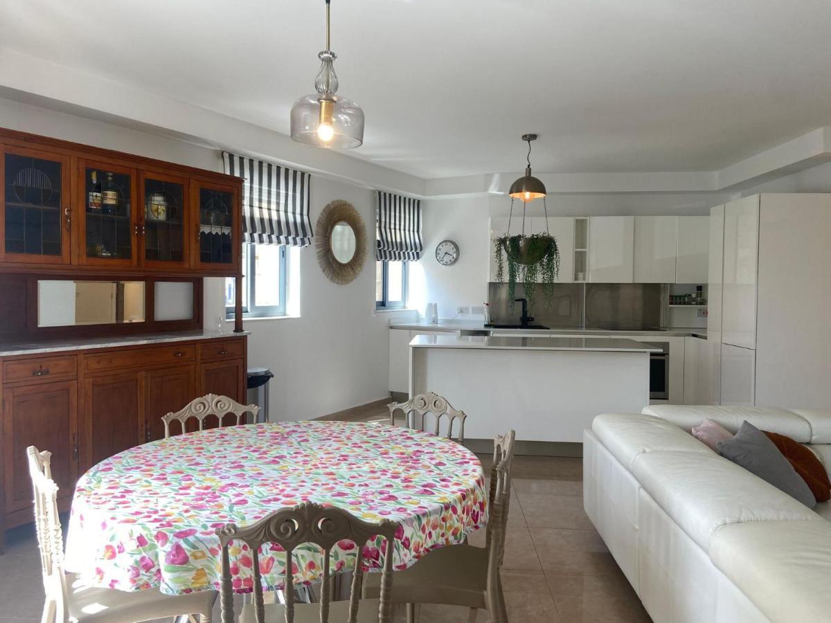 Cozy 2 Bedroom Apartment Near Seafront Gzira Luaran gambar